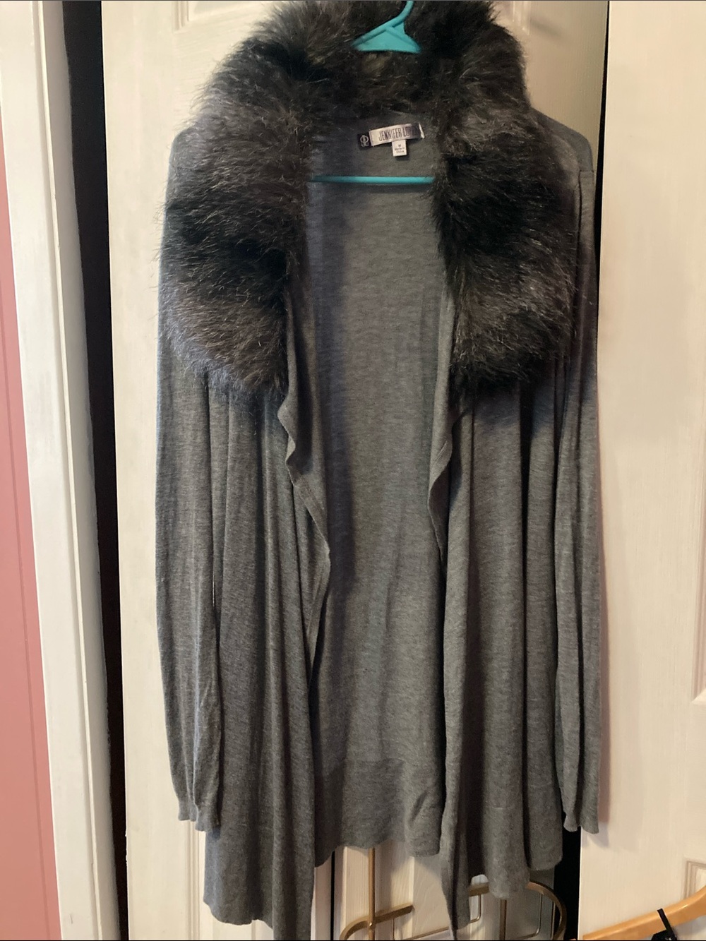 Faux-fur collared JENNIFER LOPEZ gray cardigan in EXCELLENT condition!